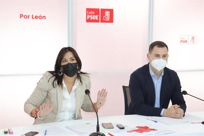 Ana Sánchez y JAvier Cendón (D).