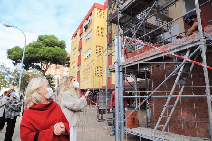 Ana Mestre y Colombo en la Barriada de la Paz.