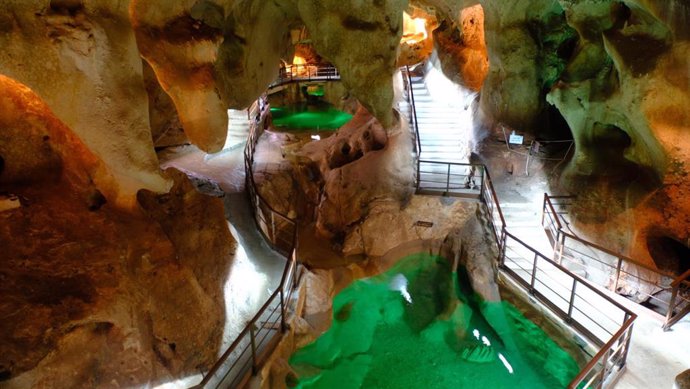 Archivo - La Cueva del Tesoro mantiene un alto número de visitantes pese a las restricciones por el COVID
