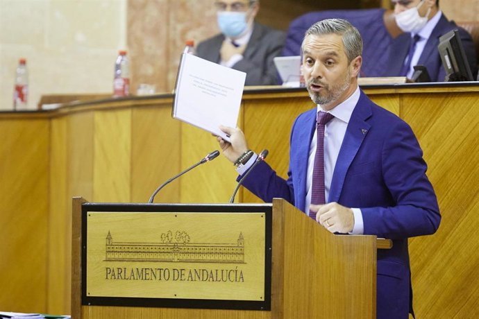 Archivo - El consejero de Hacienda, Juan Bravo, en una imagen de 24 de noviembre en el debate en el Pleno del Parlamento donde se rechazó el proyecto de Presupuesto para 2022 y ha obligado a la prórroga de las cuentas de 2021.