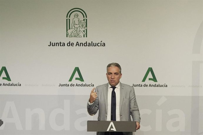 El consejero de la Presidencia y portavoz del Gobierno, Elías Bendodo, este martes en la rueda de prensa del Consejo de Gobierno.