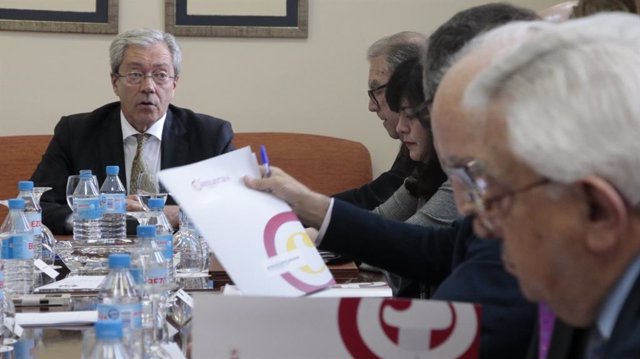 Archivo - Encuentro del consejero de Transformación Económica, Rogelio Velasco, con el Consejo Andaluz de Cámaras de Comercio, en una imagen de abril de 2019.