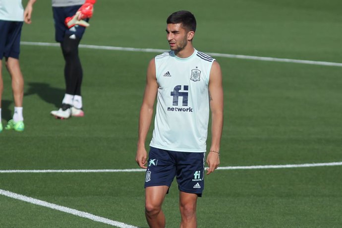 Archivo - Ferran Torres of Spain during the training of Spanish National Soccer Team at Ciudad del Futbol Las Rozas on July 03, 2021 in Las Rozas, Madrid, Spain.