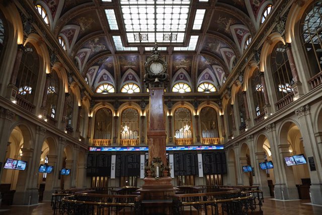 Archivo - Interior del Palacio de la Bolsa, a 21 de octubre de 2021, en Madrid (España).