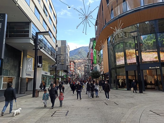 Arxiu - L'avinguda Meritxell d'Andorra la Vella