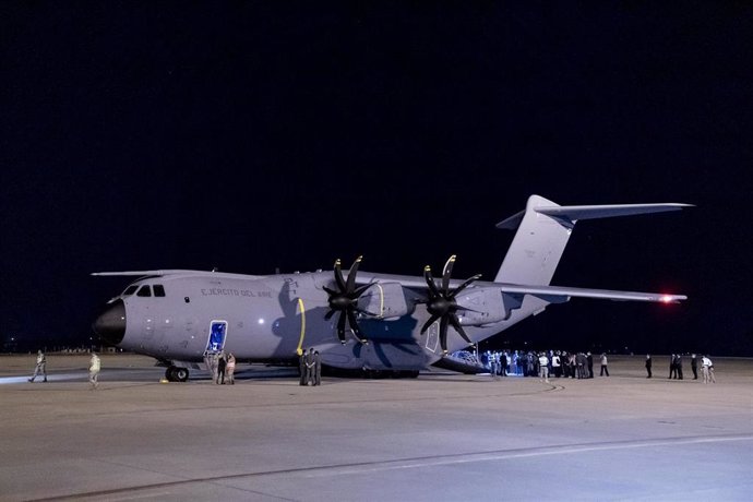 EP- Selección fotos 2021: Varios afganos llegan a la Base Aérea de Torrejón de Ardoz