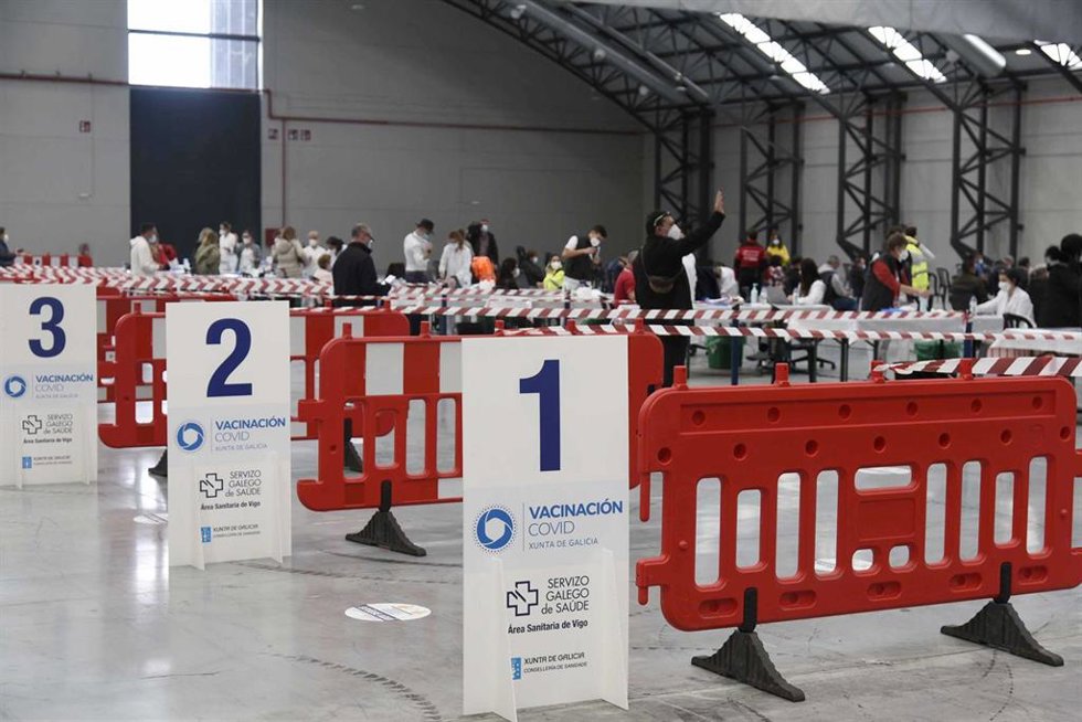 Archivo - Varios puntos de vacunación en el Instituto Ferial de Vigo (Ifevi), en Pontevedra, Galicia (España), a 13 de marzo de 2021. 