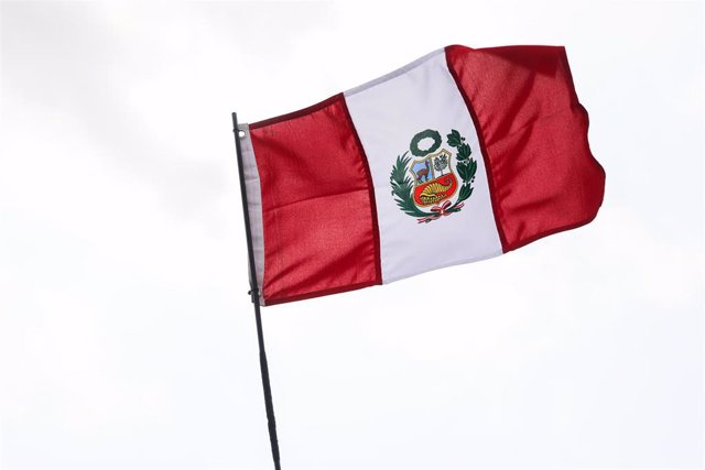 Archivo - Imagen de archivo de la bandera de Perú. 