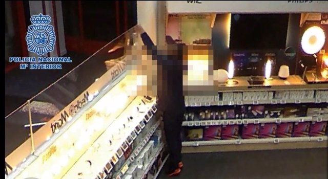 El detenido intenta robar efectos en una tienda de Logroño