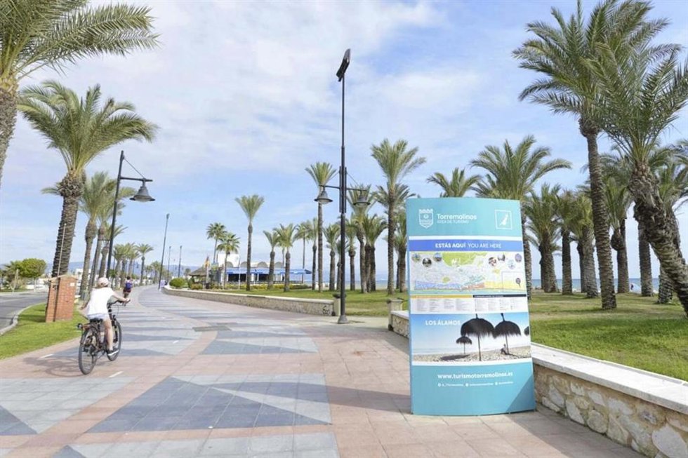 Archivo - Paseo marítimo de Torremolinos (Málaga)