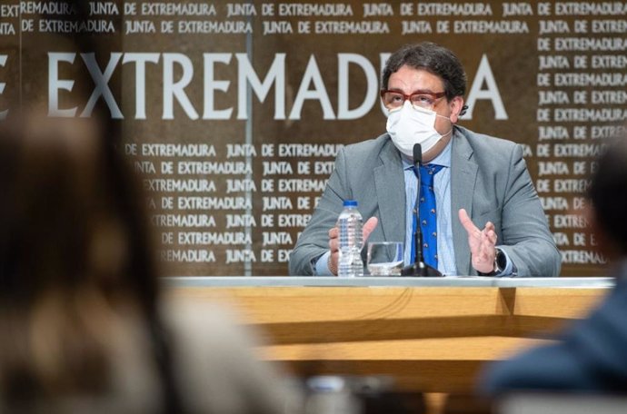 Imagen de archivo del vicepresidente segundo de la Junta y consejero de Sanidad, José María Vergeles, en rueda de prensa