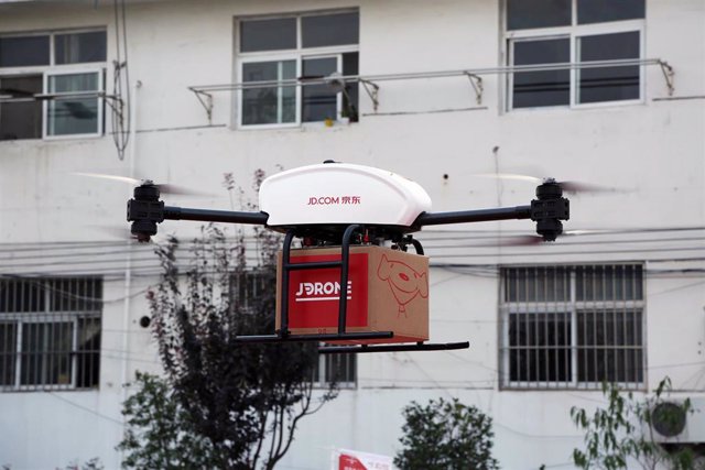 Archivo - Reparto de paquetes con drones de JD.com