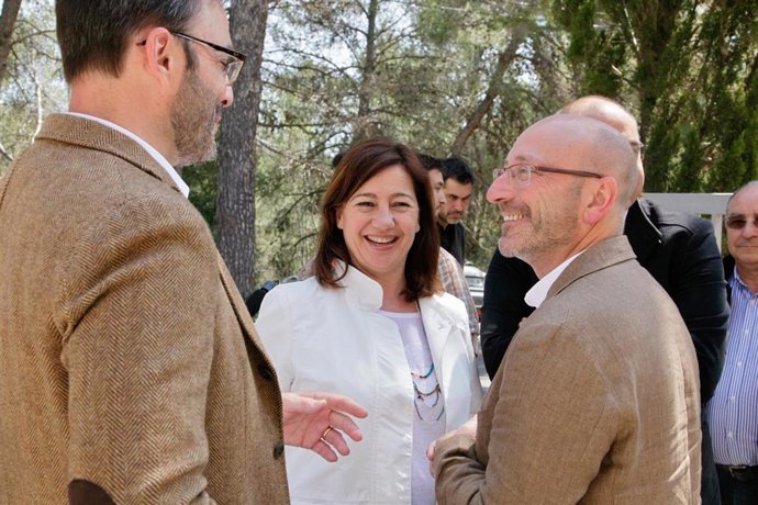 Archivo - El alcalde de Palma, José Hila, la presidenta del Govern, Francina Armengol, y el secretario general de CCOO Baleares, José Luis García, en una imagen de archivo. 