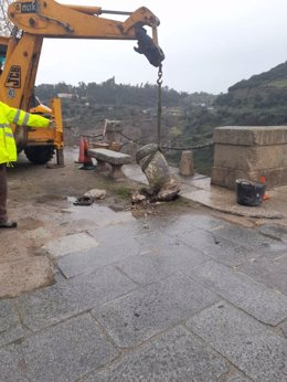 Reparación de daños en el Puente de Alcántara