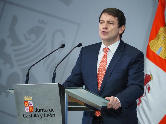 El presidente de la Junta de Castilla y León, Alfonso Fernández Mañueco, en una rueda de prensa el mismo día en que ha disuelto las Cortes y ha anunciado elecciones, en la Junta de Castilla y León, a 20 de diciembre de 2021, en Valladolid, Castilla y Le