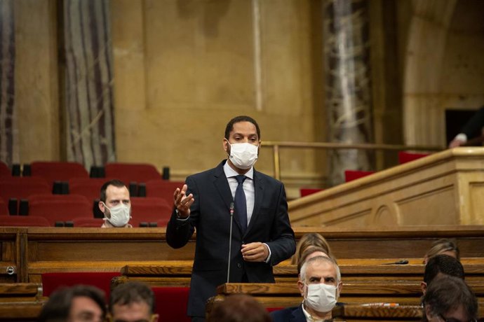 Archivo - El líder de Vox en Catalunya, Ignacio Garriga, en una sesión del pleno del Parlament. ARCHIVO.
