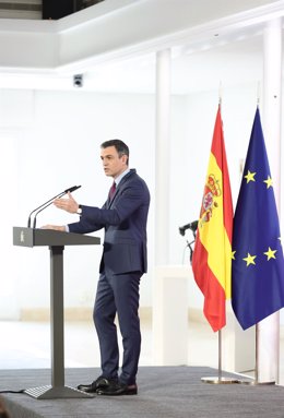 El presidente del Gobierno, Pedro Sánchez, presentando el informe de rendición de cuentas del Gobierno de España correspondiente a 2021