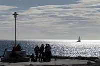 Los españoles se han sentido preocupados, ansiosos y tristes  durante la pandemia, según el CIS