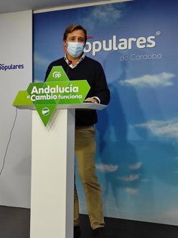 El coordinador general del PP-A, Antonio Repullo, en la sede de su partido en Córdoba.