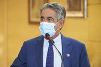 Revilla es "totalmente partidario" de reducir las cuarentenas a cinco días