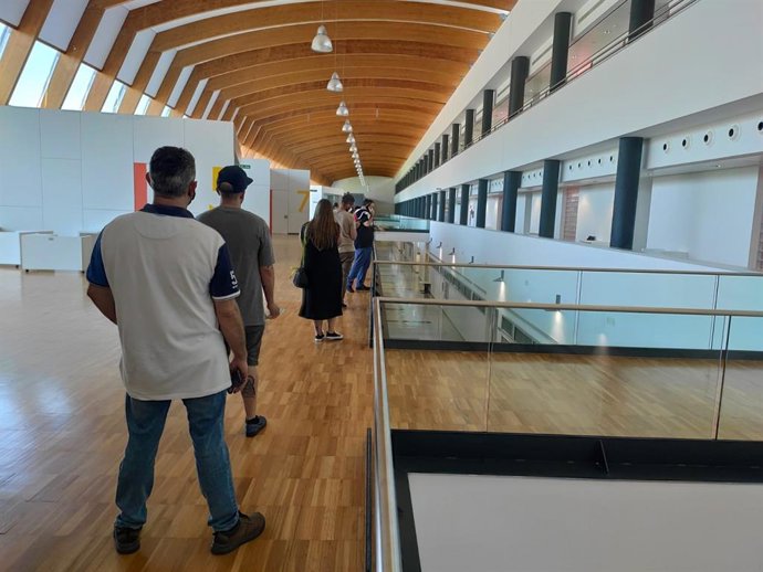 Archivo - Punto de vacunación contra el coronavirus, COVID-19, en el HUCA.