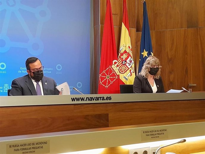 El portavoz del Gobierno de Navarra, Javier Remírez, y la consejera de Relaciones Ciudadanas, Ana Ollo, durante la rueda de prensa
