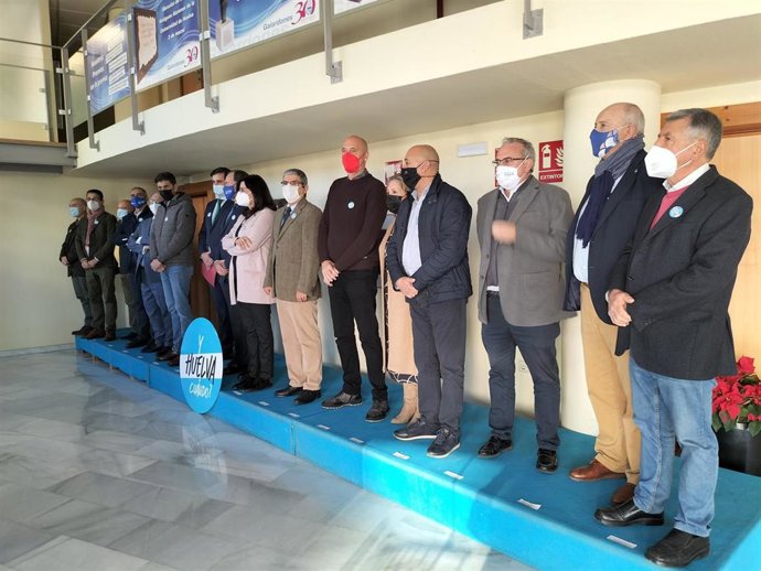 Asociaciones de Huelva se reúnen para organizar una protesta y reivindicar infraestructuras.