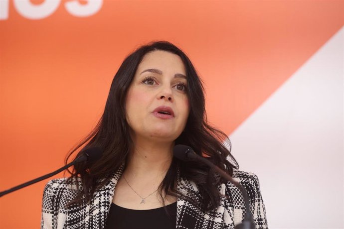 Inés Arrimadas en rueda de prensa de balance del año 2021.