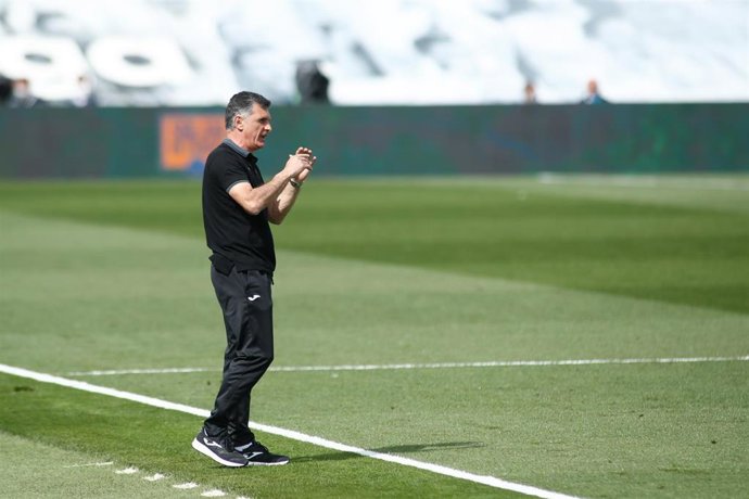 Archivo - Jose Luis Mendilibar, durante un partido ante el Real Madrid en Valdebebas.