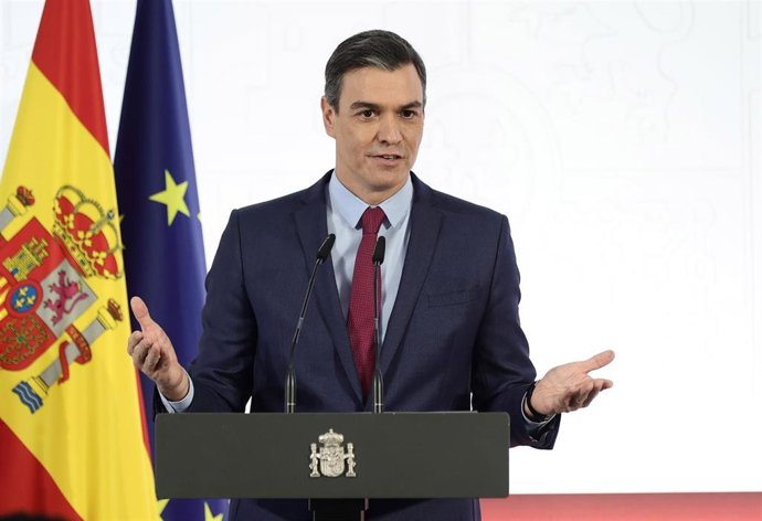 El presidente del Gobierno, Pedro Sánchez, presenta el informe de rendición de cuentas del Gobierno de España correspondiente a 2021, Cumpliendo, en La Moncloa, a 29 de diciembre de 2021, en Madrid, (España). 