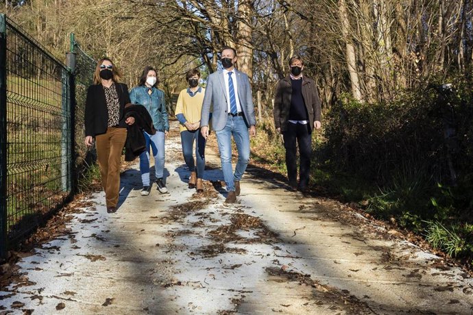 El Consejero De Desarrollo Rural, Guillermo Blanco, Visitas Las Obras Llevadas A Cabo En El Camino Rural Del Barrio La Flor De Villapresente