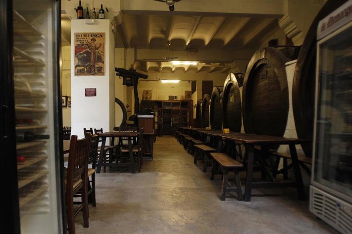 Archivo - El interior de un bar, a 11 de abril de 2021, en Mallorca, Islas Baleares (España). 