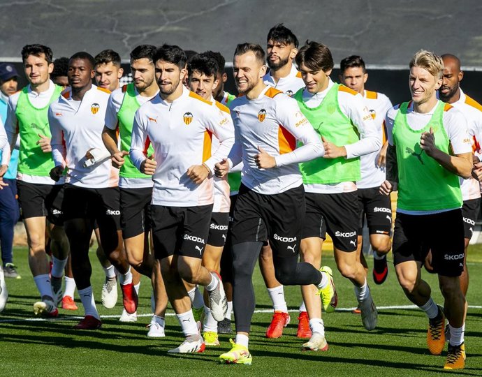 El Valencia ha comunicado 4 positivos en COVID-19 en su regreso a los entrenamientos tras el parón por las vacaciones de Navidad.