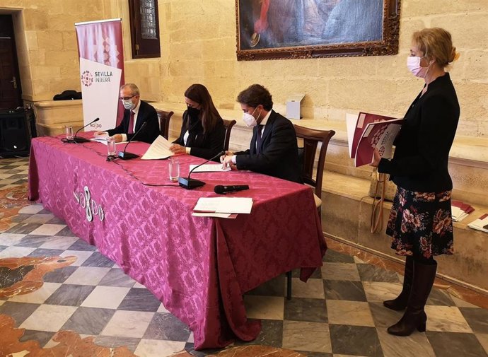 Firma de los convenios en el Ayuntamiento