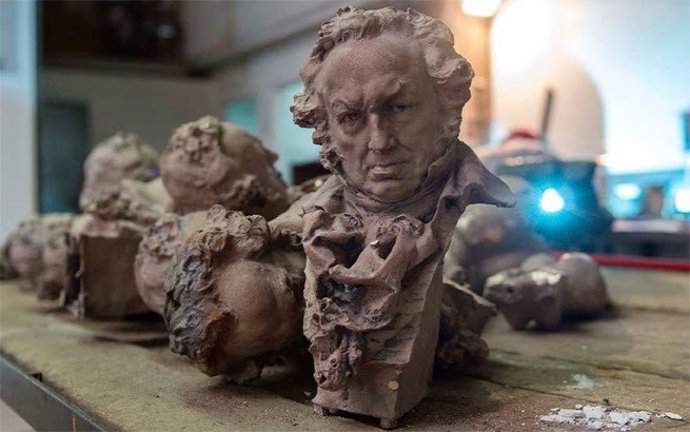 Archivo - Estatuilla de los Premios Goya
