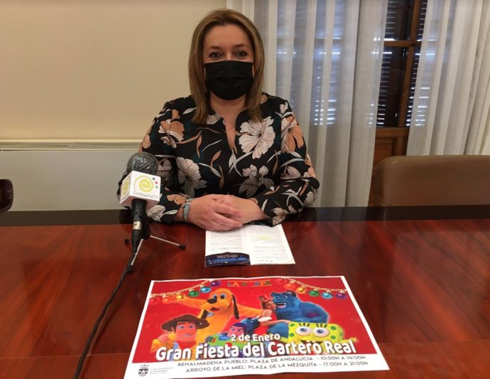 La concejala de Festejos del Ayuntamiento de Benalmádena (Málaga), Pilar Ramírez, en rueda de prensa