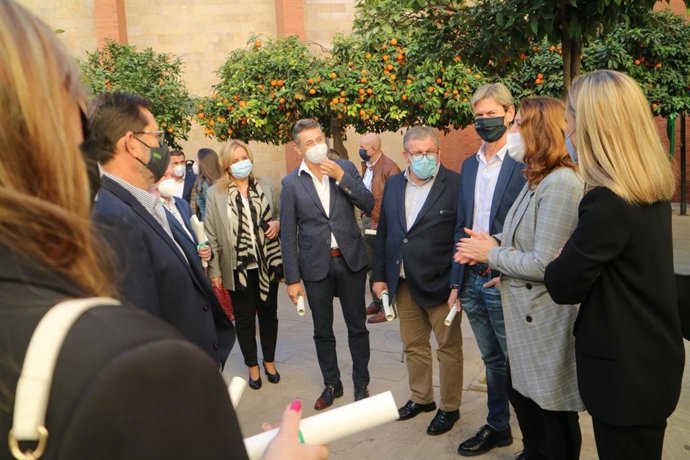 Crespo en el acto de entrega de subvenciones en Almería