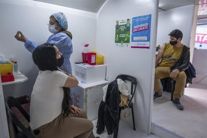 Archivo - Vacunación contra la COVID-19 en Buenos Aires, Argentina. 