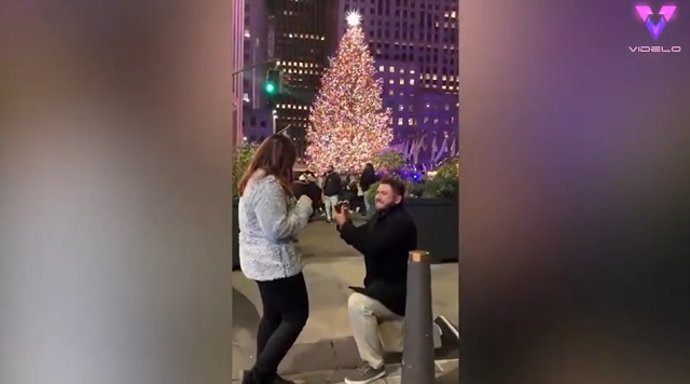 Impresionante pedida de matrimonio en el Rockefeller Center de Nueva York