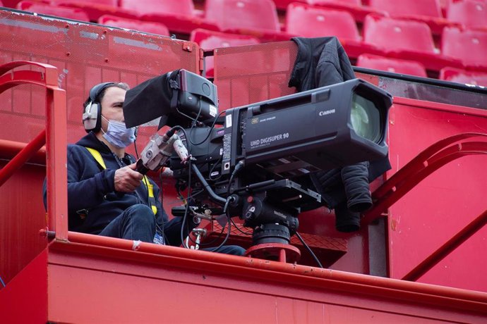 Archivo - Operador de TV LaLiga