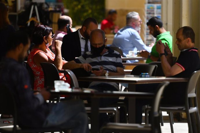 Archivo - Terraza de una cafetería en La Valeta, Malta