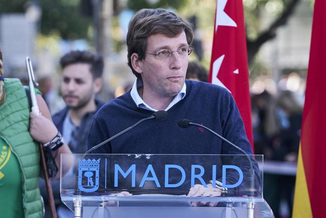 Archivo - El alcalde de Madrid, José Luis Martínez-Almeida, comparece ante los medios.