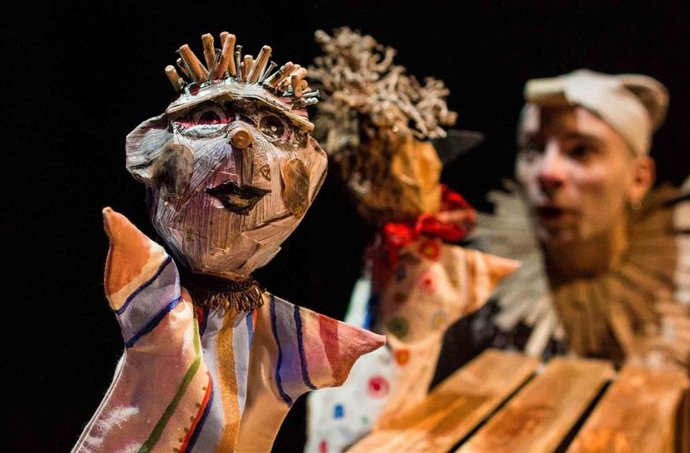 Archivo - Integrantes de Canti Vaganti en plena actuación.