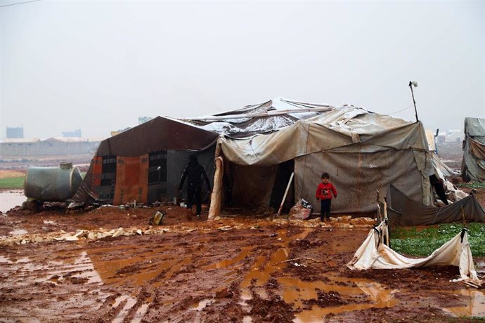 Archivo - Un niño en un campamento de desplazados en Idlib, Siria.