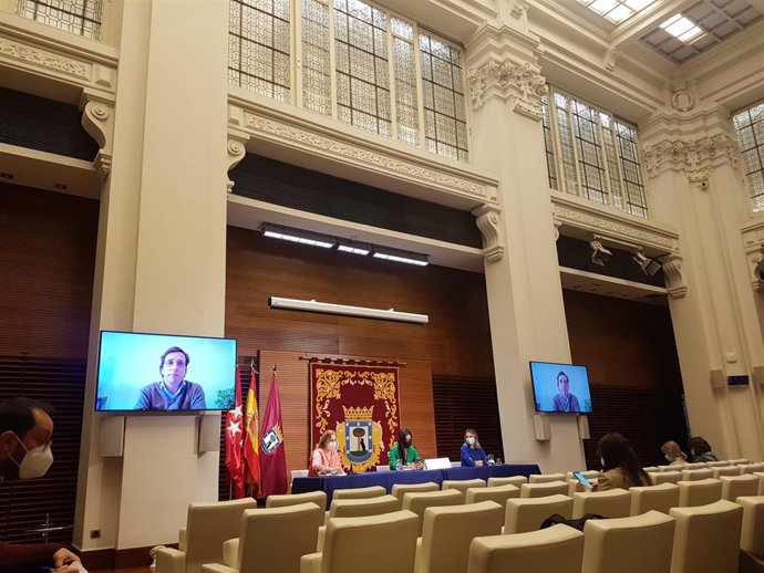 Rueda de prensa tras la última Junta de Gobierno del año 2021 en el Ayuntamiento de Madrid con Almeida confinado por Covid