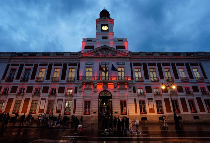 Archivo - Fachada de la Real Casa de Correos.