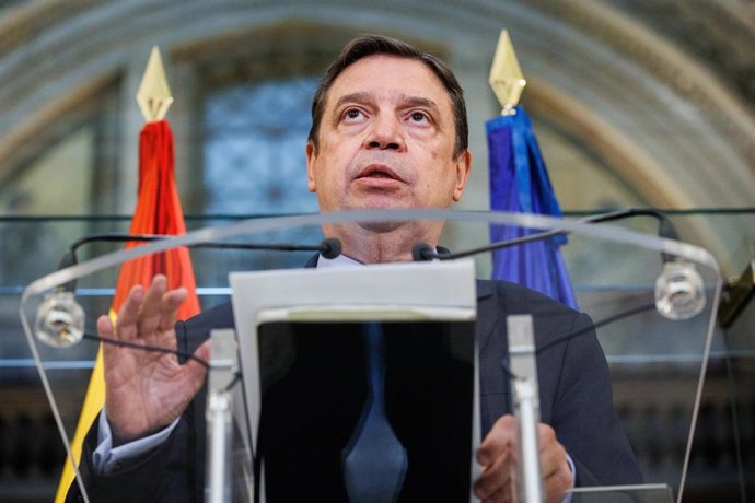 Archivo - El ministro de Agricultura, Pesca y Alimentación, Luis Planas, ofrece una rueda de prensa 