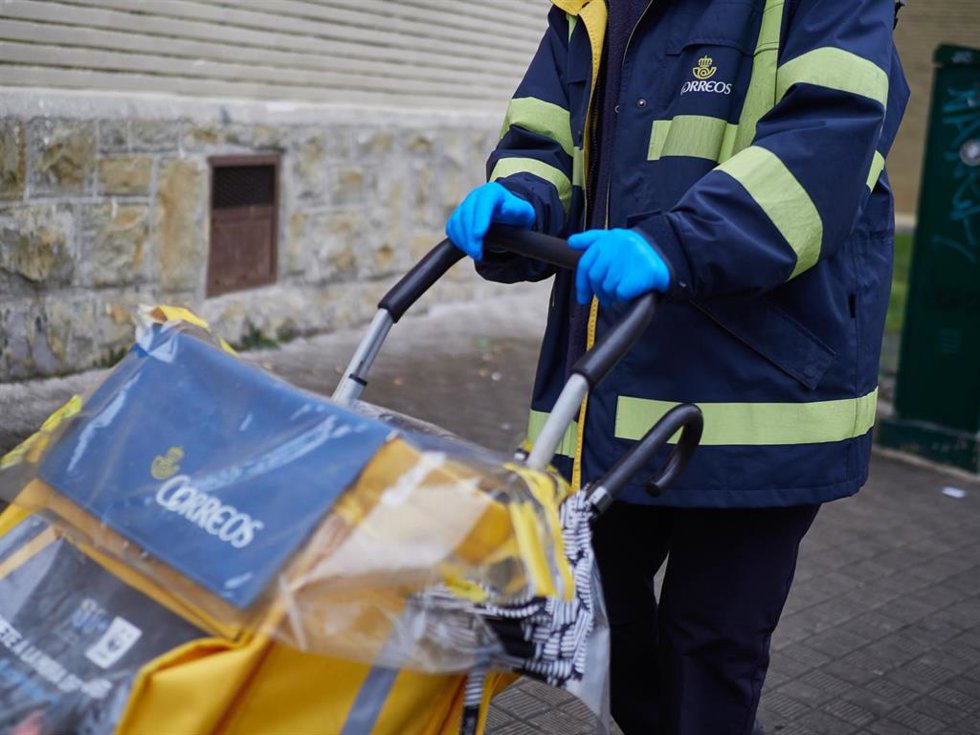 Archivo - Cartera del servicio de Correos en Pamplona (archivo)