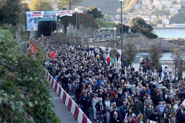 Miles de personas secundan en San Sebastián la marcha de Sare por los presos de ETA con apoyo independentistas catalanes