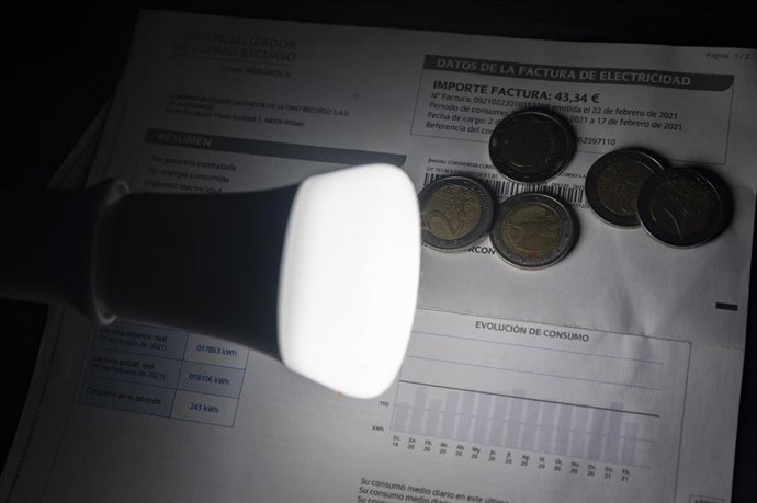 Una lámpara refleja el importe de una factura